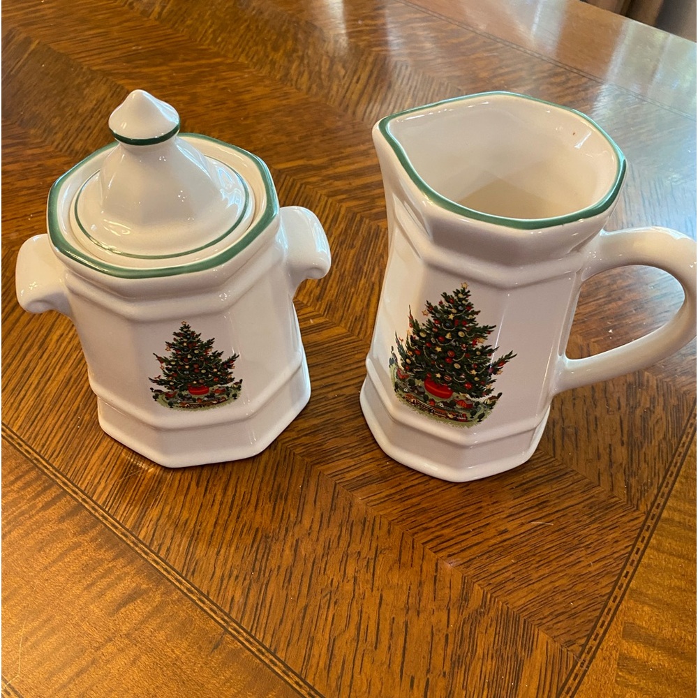 Plaftzgraff Christmas Creamer and Sugar with Lid